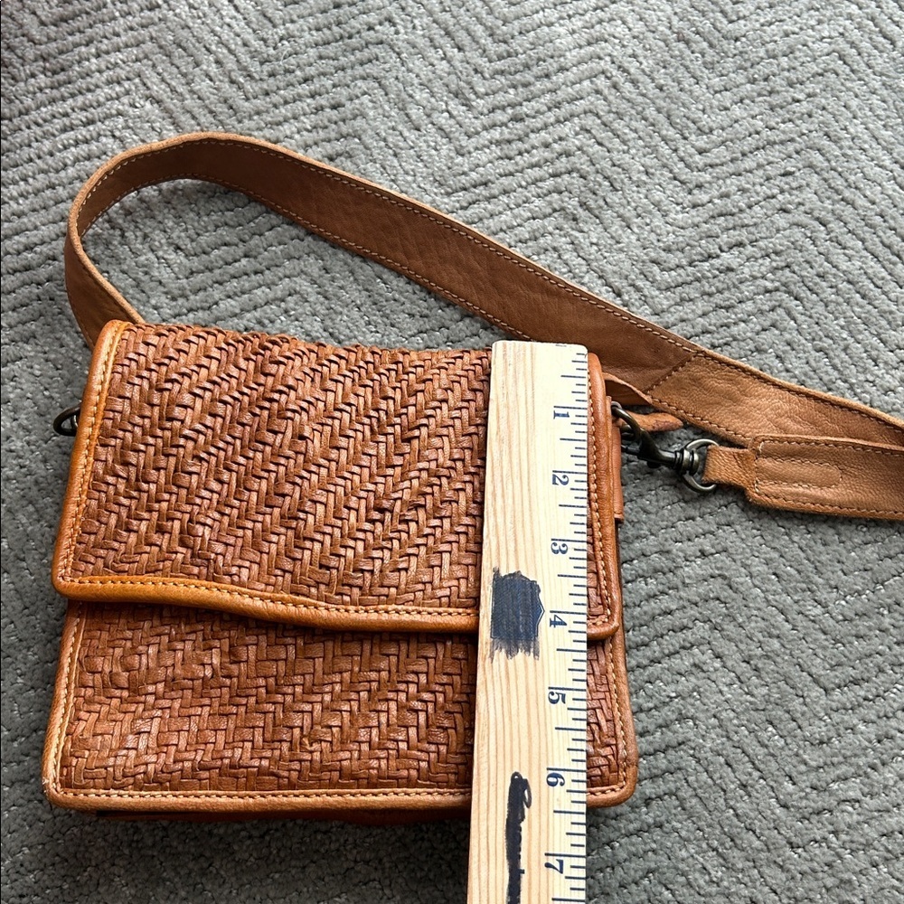 Juju & Co- Women’s Hut Weave Cross Body - Cognac Brown Woven Shoulder Bag - Picture 10 of 10